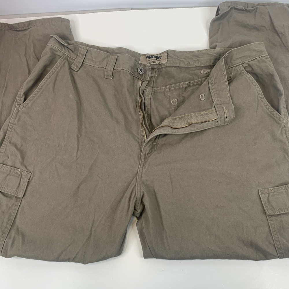 Wrangler Authentic Issue Cargo Pants, 100% Cotton (Men's 44x32) - Picture 3 of 9